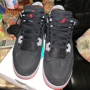 Bred 4s need it gone today don’t have the box